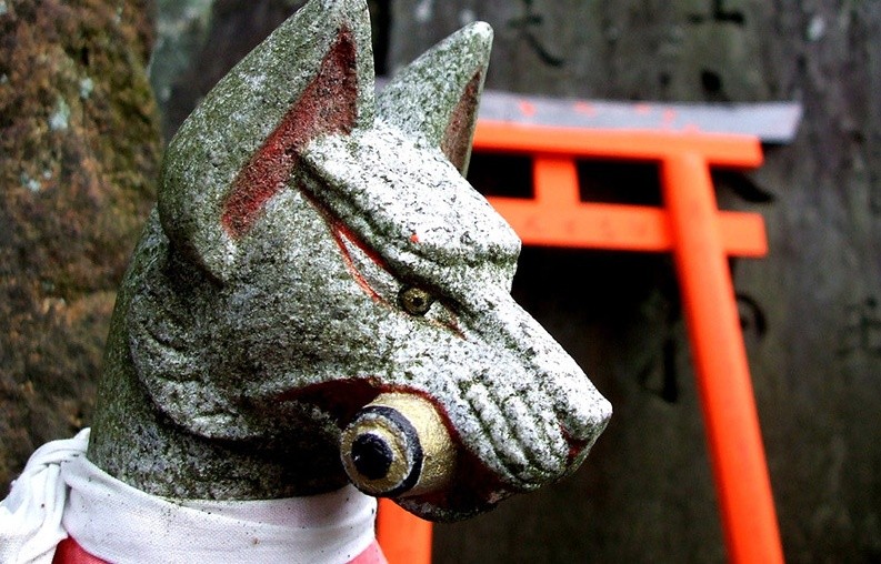 รูปปั้นสัตว์ในศาลเจ้า