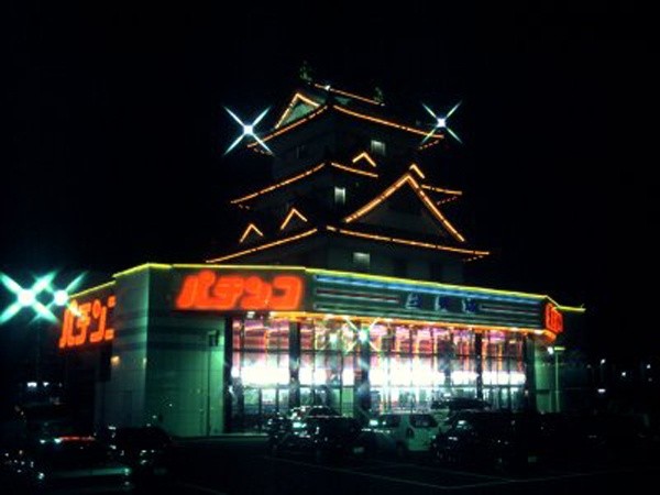 5 สถานที่ภายนอกดูเหมือนปราสาท แต่ภายในกลับไม่ใช่!