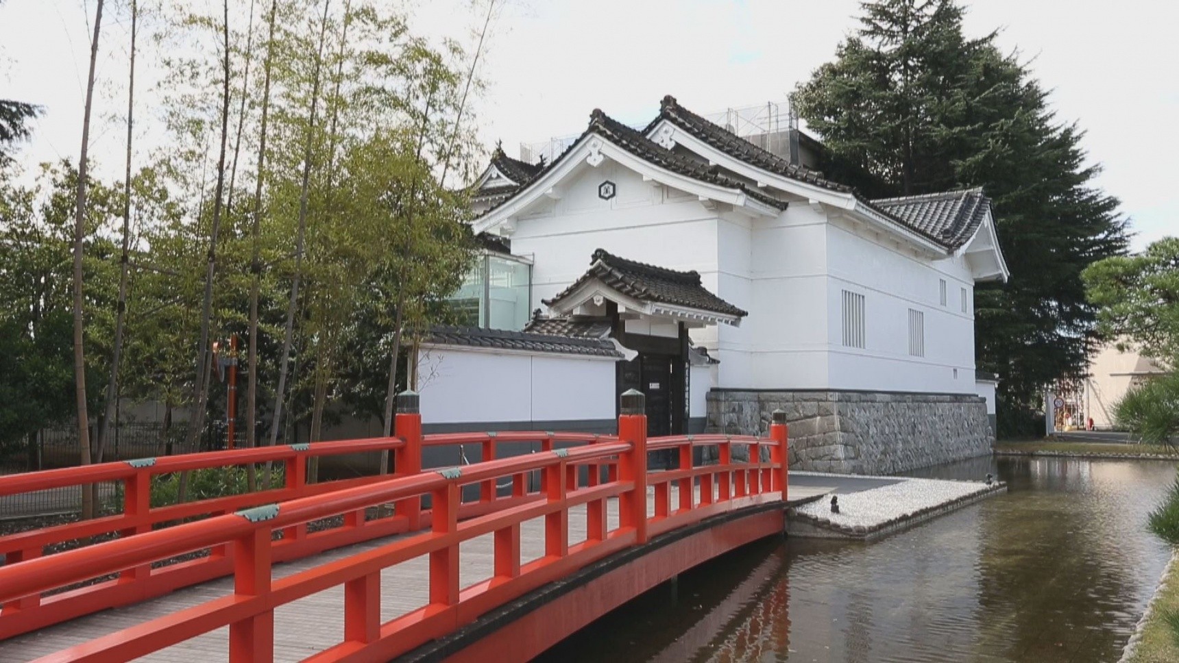 5 สถานที่ภายนอกดูเหมือนปราสาท แต่ภายในกลับไม่ใช่!