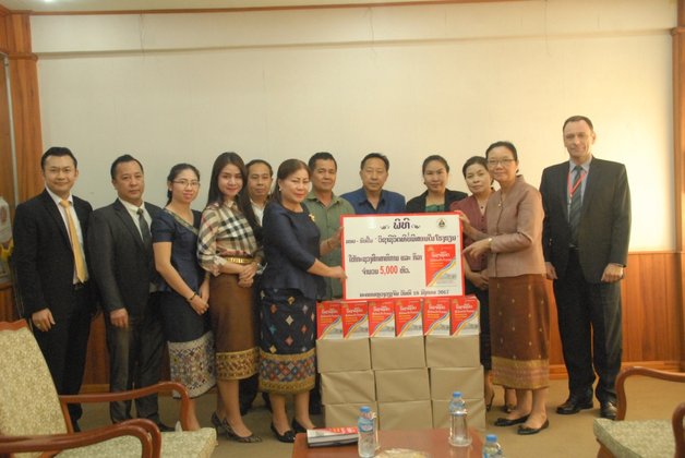 ອ໋ອດສະກ້າ ມອບປື້ມ 5.000 ເຫຼັ້ມ ໃຫ້ ສສກ