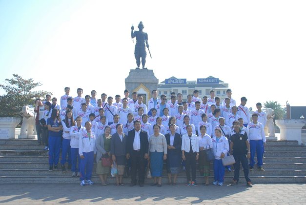 ທັບນັກກິລານັກຮຽນ ນ.ວ ກາບໄຫ້ວສິ່ງສັກສິດ 3 ຈຸດ ກ່ອນຮ່ວມ ນົກກົກຄຳ ເກມ 2017