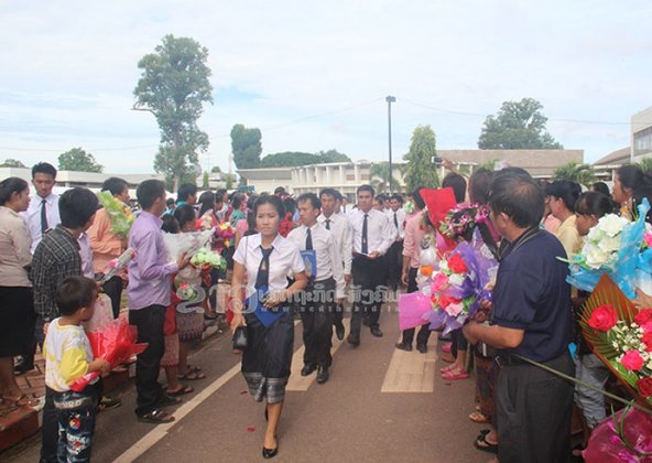 ມຊ ກຽມສົ່ງນັກສຶກສາອອກຮັບໃຊ້ຊາດ 6 ພັນກວ່າຄົນ