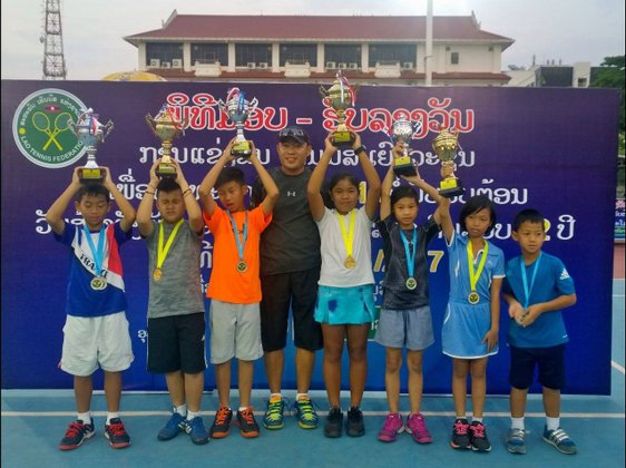 “ປູເປ້” ຄວ້າແຊ້ມຍິງດ່ຽວ ຢູ-12 ເທັນນິສພັດທະນາສີມື ຄັ້ງທີ 1