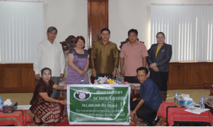 ຍີ່ປຸ່ນ ໃຫ້ການຊ່ວຍເຫຼືອດ້ານການສຶກສາ ແກ່ຜູ້ປະສົບໄພ ຢູ່ເມືອງສະໜາມໄຊ
