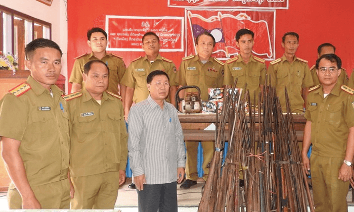 ເຊໂປນ ມອບອາວຸດລ່າເນື້ອ ແລະ ວັດຖຸຕ້ອງຫ້າມ ທີ່ຢຶດມາໄດ້ ໃຫ້ແກ່ ປກສ ແຂວງສະຫວັນນະເຂດ