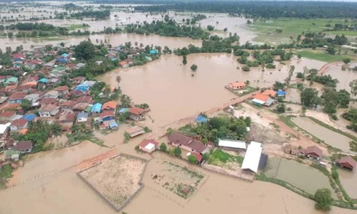 ຝົນຕົກໜັກຕິດຕໍ່ກັນ ເຮັດໃຫ້ນໍ້າຍື່ງສູງຂຶ້ນເກືອບຖ້ວມເຂດບ້ານໂພນສູງ ນະຄອນໄກສອນພົມວິຫານ