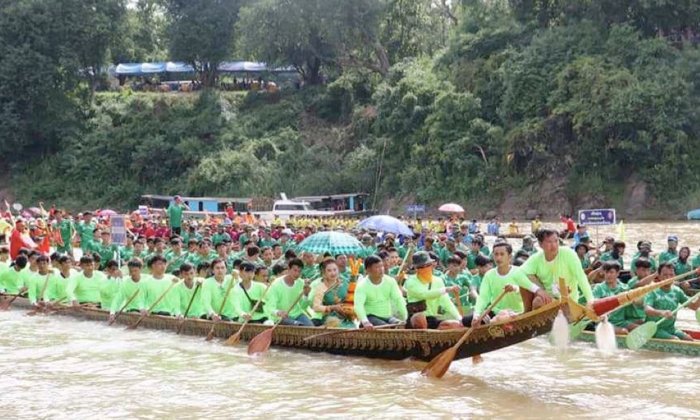ບຸນຊ່ວງເຮືອ ທີ່ນະຄອນຫຼວງພະບາງເມືອງມໍລະດົກໂລກ ປີນີ້ຈັດຂຶ້ນຢ່າງຄຶກຄື້ນ