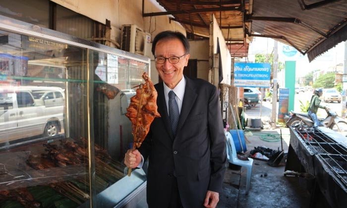 "ປີ້ງໄກ່" ອາຫານລາວຈານໃໝ່ຂອງທ່ານທູດຍີ່ປຸ່ນປະຈຳລາວ