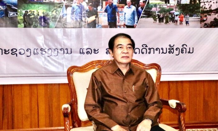 ລັດຖະມົນຕີ ກະຊວງ ຮສສ ຊີ້ແຈງກ່ຽວກັບການຊ່ວຍເຫຼືອຢູ່ແຂວງພາກກາງ ແລະ ພາກໃຕ້