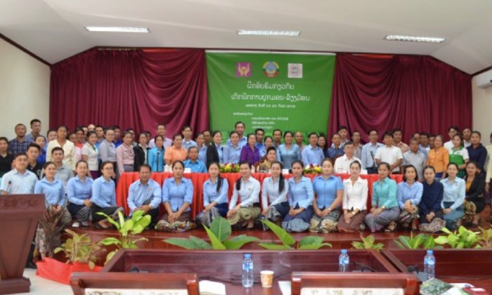 ຖ່າຍທອດເຕັກນິກການປູກມອນ-ລ້ຽງມ້ອນໃຫ້ຊາວກະສິກອນ