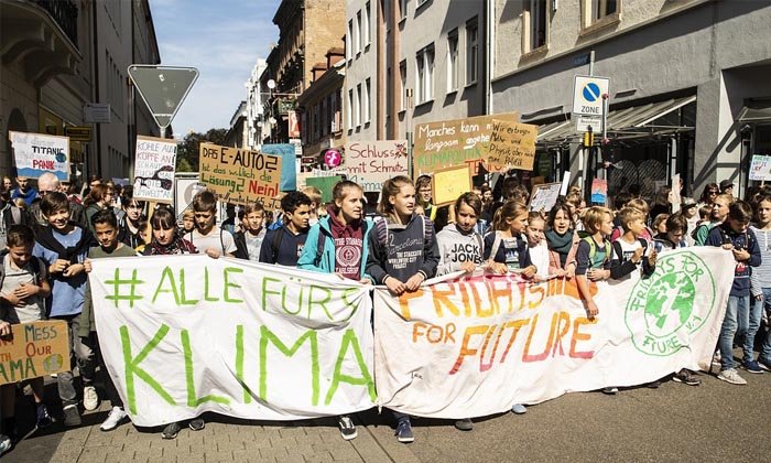 ຄຳສັບແຫ່ງປີ "they" ແລະ "climate strike" ຖືກຄົ້ນຫາຫຼາຍທີ່ສຸດ