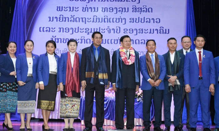 ນາຍົກ ທອງລຸນ ຊີ້ນຳນັກທຸລະກິດໜຸ່ມລາວ ເພື່ອປະກອບສ່ວນໃນການພັດທະນາປະເທດຊາດ