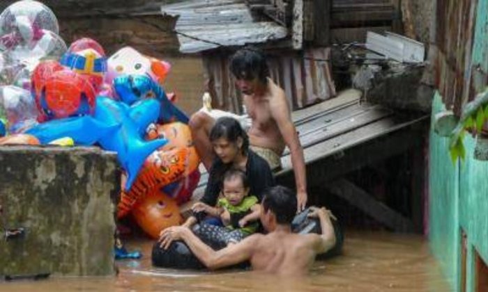 ນະຄອນຫຼວງຈາກາຕາປະເຊີນນໍ້າຖ້ວມຄັ້ງໃຫຍ່ ຕາຍແລ້ວ 21 ລາຍ ອົບພະຍົບໜີອີກ 62,000 ຄົນ