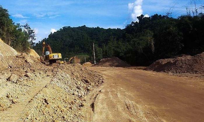 ຄືບໜ້າກວ່າ 50% ການກໍ່ສ້າງທາງ ຫີນເຫີບ – ຊະນະຄາມ
