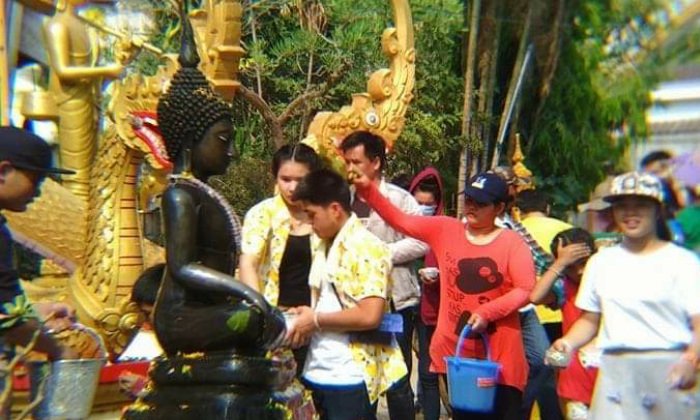 ປີໃໝ່ລາວນີ້ ແຕ່ລະວັດຈະງົດຈັດການຮົດສົງພະພຸດທະຮູບ - ວັດຈັດຮົດສົງພາຍໃນເລັກນ້ອຍຕາມປະເພນີ