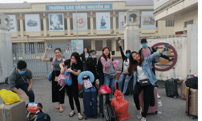 ບໍລິຄຳໄຊຮັບນັກສຶກສາລາວ 200 ກວ່າຄົນຈາກຫວຽດນາມກັບຄືນປະເທດແລ້ວ