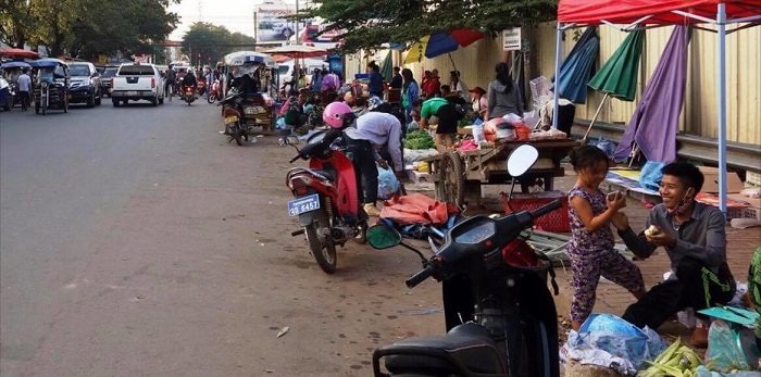 ເຈົ້າໜ້າທີ່ຮັບຜິດຊອບຈັດສັນຄວາມບໍ່ເປັນລະບຽບຮຽບຮ້ອຍຈະເລີ່ມລົງມືກວາດລ້າງຜູ້ທີ່ຄ້າຂາຍກີດຂວາງເສັ້ນທາງ