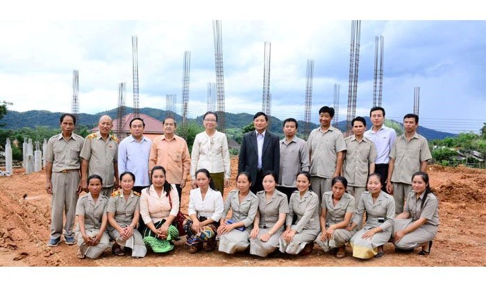 ລັດຖະມົນຕີກະຊວງສຶກສາທິການ ແລະ ກິລາ ພ້ອມຄະນະ ລົງກວດກາໂຄງການກໍ່ສ້າງສະໜາມກິລາ ຮອງຮັບ ຊຽງຂວາງ ເກມ 2018