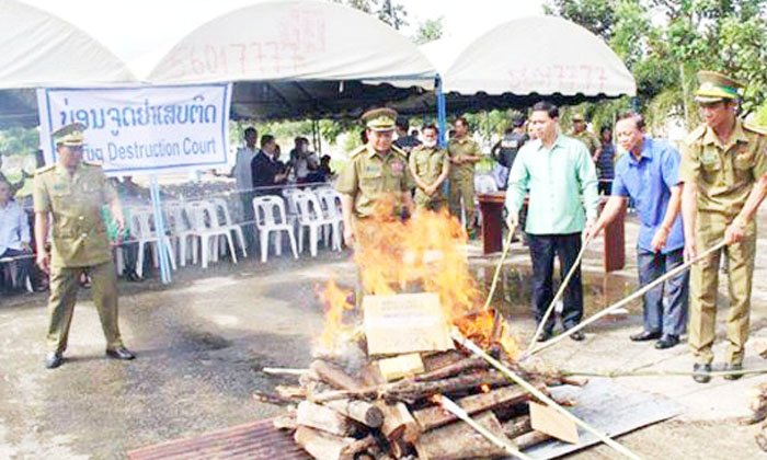 ເຈົ້າໜ້າທີ່ ອັດຕະປື ຈູດທຳລາຍຢາບ້າ 144,000 ເມັດ