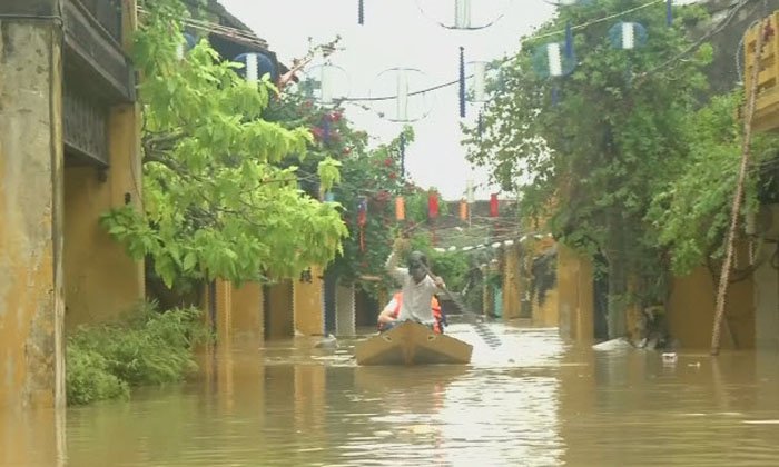 ຍອດຜູ້ເສຍຊີວິດຈາກພາຍຸ 'ດອມເຣ' ຖະຫຼົ່ມຫວຽດນາມ ເພີ່ມເປັນ 60 ລາຍ ສູນຫາຍ 30