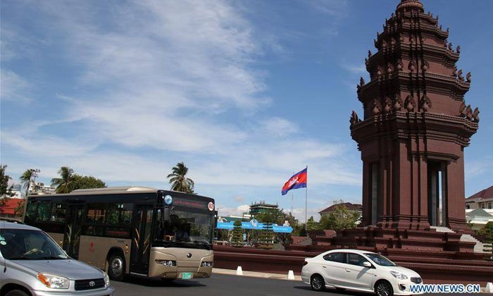 ລະບົບຂົນສົ່ງໃນພະນົມເປນດີຍິ່ງຂຶ້ນ ຫຼັງໄດ້ຮັບບໍລິຈາກ "ລົດເມອັດສະລິຍະ" ຈາກຈີນ