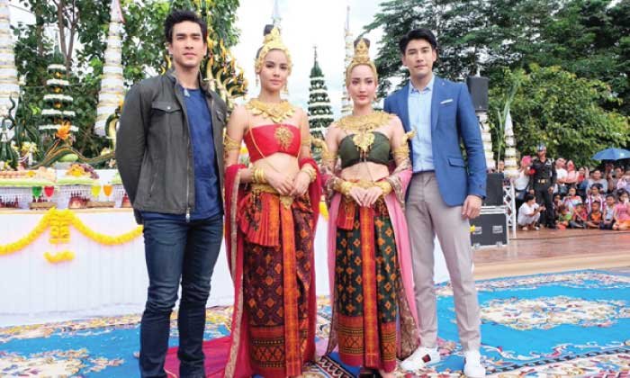 ແຕ້ວ-ຢາຢ່າ 2 ນາງເອກສາວ ນຸ່ງຊຸດໄທ ລຳບວງສວງພະຍານາກທີ່ວັດປ່າຄຳສະໂນດ