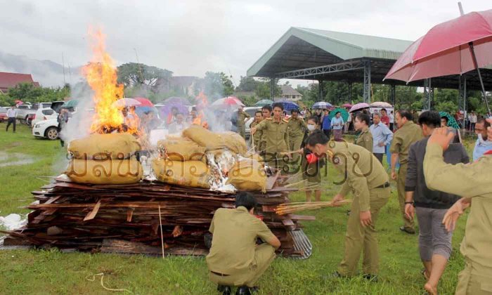 ປີເຄິ່ງຈຳປາສັກ ຢຶດຂອງກາງສິ່ງເສບຕິດໄດ້ 361,966 ເມັດ ພ້ອມກັກຕົວຜູ້ຕ້ອງຫາໄດ້ 950 ຄົນ
