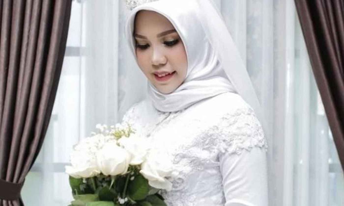ຍິງສາວອິນໂດເນເຊຍຖ່າຍຮູບແຕ່ງດອງຄົນດຽວ ຕາມຄຳຂໍຂອງແຟນໜຸ່ມທີ່ເສຍຊີວິດໃນເຫດເຮືອບິນຕົກທະເລ
