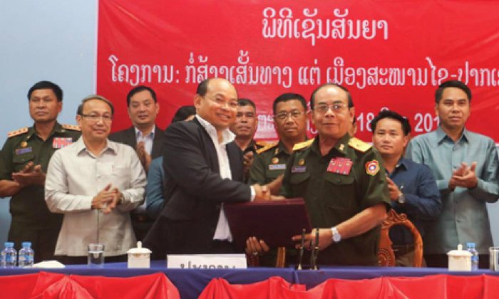 ຂ່າວດີ! ເຊັນສັນຍາສ້າງເສັ້ນທາງ ປູຢາງສອງຊັ້ນ ແຕ່ເມືອງສະໜາມໄຊ ຫາປາກເຊປຽນ ແຂວງອັດຕະປື