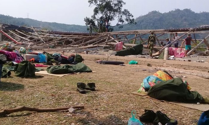 ພາຍຸຖະຫຼົ່ມຄ້າຍກອງພັນນ້ອຍ 15 ໄຊສົມບູນ ເສຍຊີວິດ 2 ຄົນ ອ້າຍນ້ອງທະຫານໂພສໄຫວ້ອາໄລ