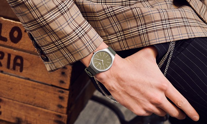 Swatch ต้อนรับซัมเมอร์ด้วย 6 สีใหม่ จากคอลเลคชั่น SKIN Irony