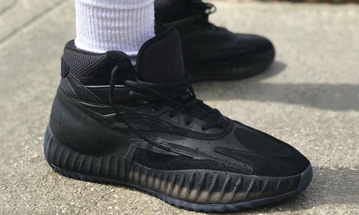 รองเท้าบาสก็มา! เผยภาพแรกของ YEEZY Basketball เตรียมวางจำหน่ายปี 2019