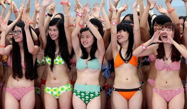ฮือฮา รวมพล สาวบิกินี่ 1000 คนในจีน