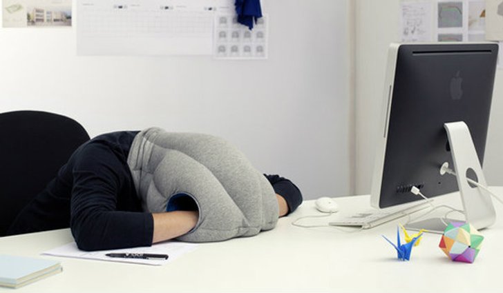 Ostrich Pillow งีบซักนิดเพื่อชีวิตสดชื่น