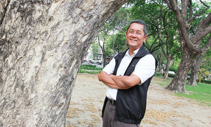 ธราดล ทันด่วน “ครูต้นไม้” กับ “ชีวิต” ที่ผลิใบในวัยใกล้ “เกษียณ”