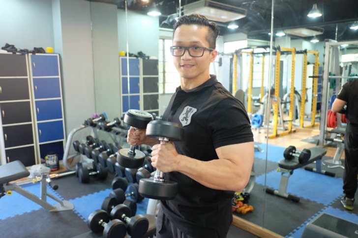 "เบนซ์ ภูมิสิทธ์" กับเส้นทางชีวิตมันส์ๆ จากเด็กเนิร์ดสู่เทรนเนอร์คิวทองระดับเซเลบ!