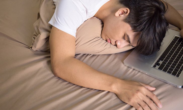 “นอนน้อย” อาจทำลายสัมพันธ์รักได้โดยไม่รู้ตัว