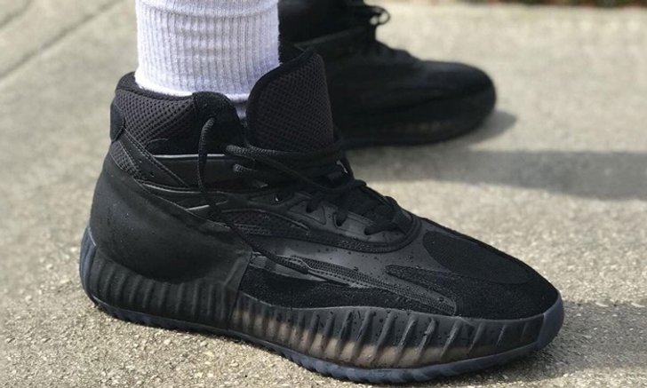 รองเท้าบาสก็มา! เผยภาพแรกของ YEEZY Basketball เตรียมวางจำหน่ายปี 2019