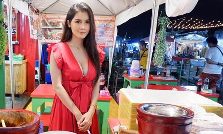 แม่ค้าแซ่บ “น้องแน๊ต” แปลงกายขายส้มตำ ตลาดนัดนกฮูก