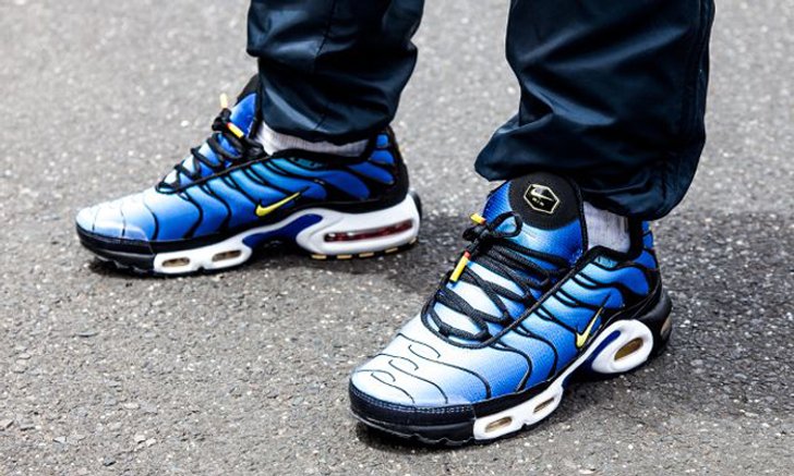 Nike Sportswear Air Max Plus OG Hyper Blue ฉลอง 20 ปี เทคโนโลยี TN