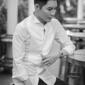 BUTTON UP