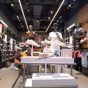 ASICS Store แฟชั่นไอส์แลนด์