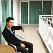  เจมส์ ชวิศ 