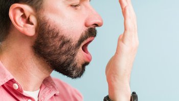 4 วิธีดับกลิ่นปากง่ายๆ เรียกคืนความมั่นใจให้คุณผู้ชายอีกครั้ง