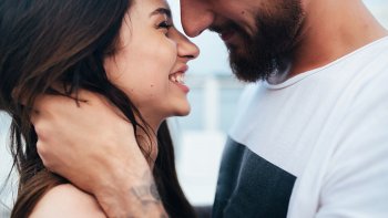 สังเกตดีๆ สัญญาณเหล่านี้บ่งบอกว่าผู้หญิงมีใจให้คุณ