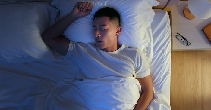 What causes snoring in men and how to deal with it yourself