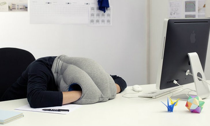 Ostrich Pillow งีบซักนิดเพื่อชีวิตสดชื่น
