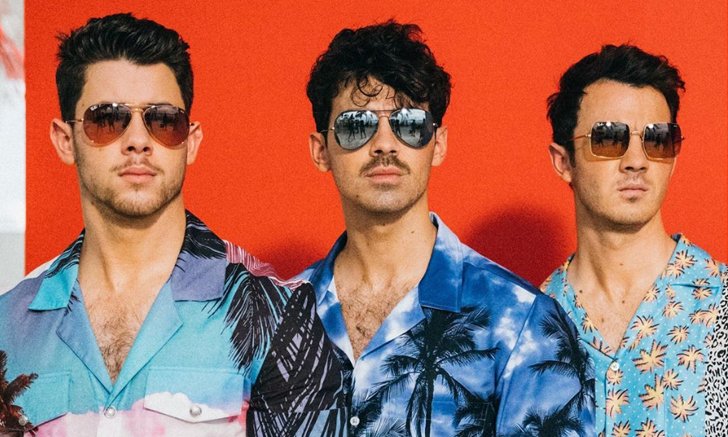 Jonas Brothers สวมแว่นตา Ray-Ban 3 สไตล์