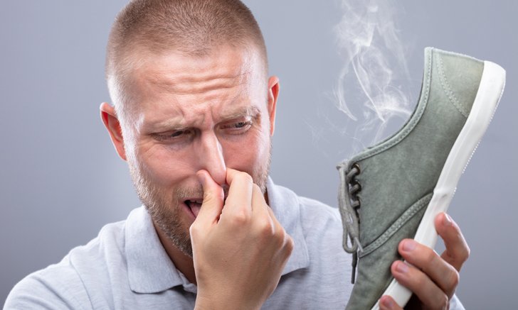 4 ขั้นตอนกำจัดกลิ่นรองเท้าแบบง่ายๆ ที่คุณก็ทำได้