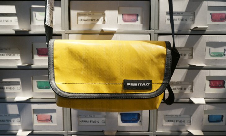 กระเป๋า Freitag เปลี่ยนผ้าคลุมรถบรรทุกไร้ค่า สู่สินค้ารีไซเคิลมูลค่าสูง